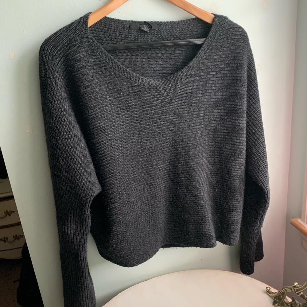 Cropped gray sweater